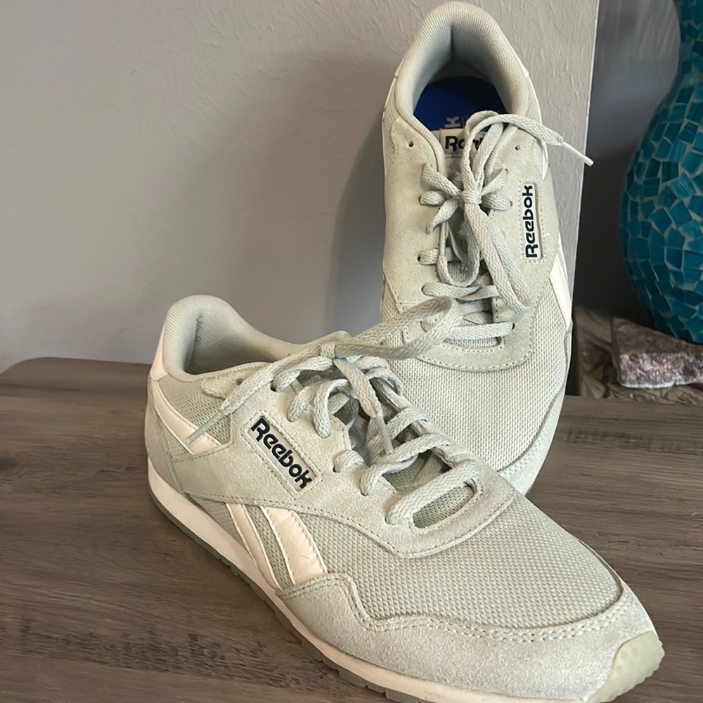 Reebok Classic Sneaker in Light Mint Green